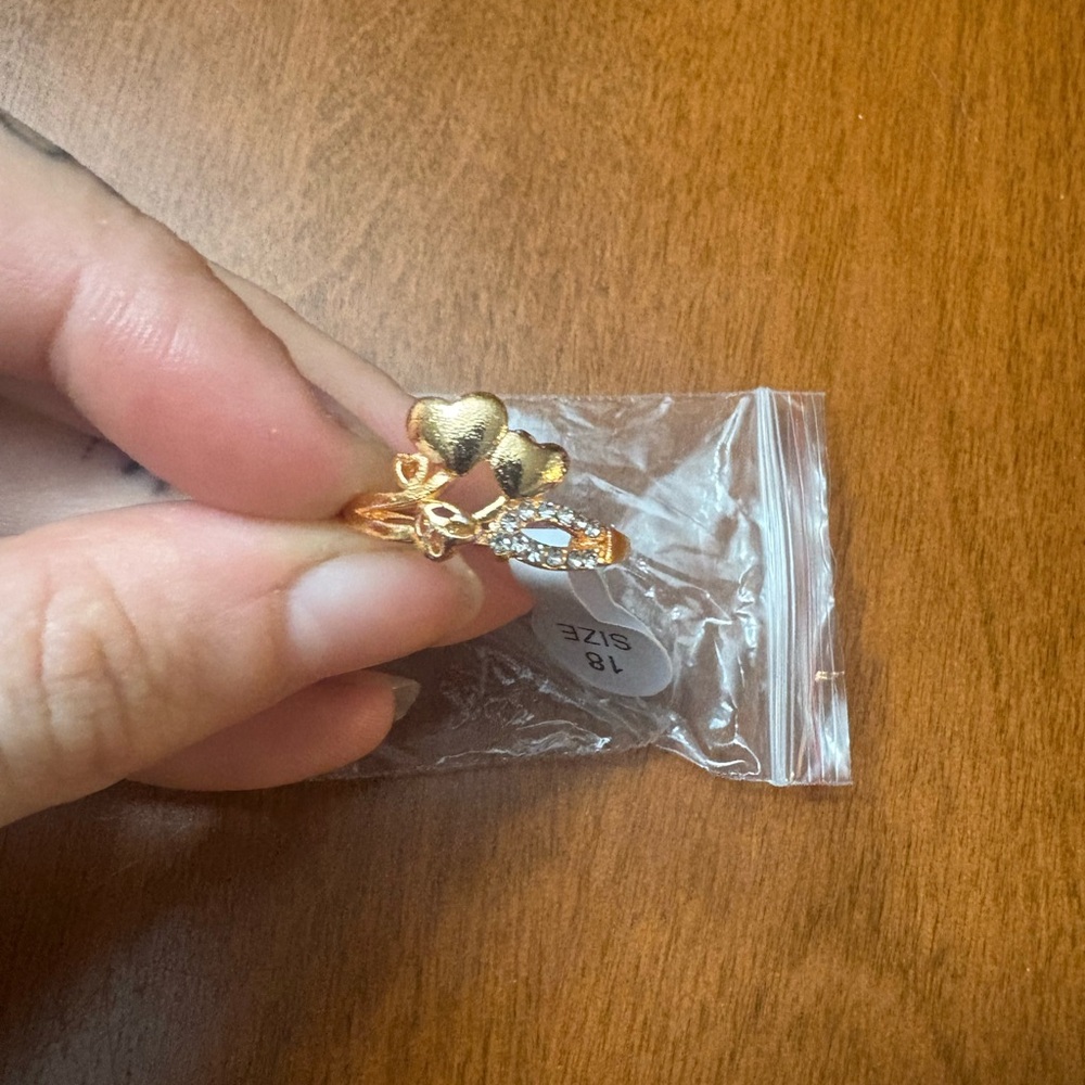 Chic Gold Heart and Leaf Ring